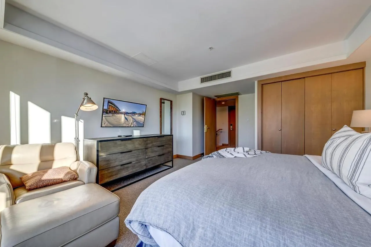 Le Chamois 504 - Upper Village Whistler 0*,