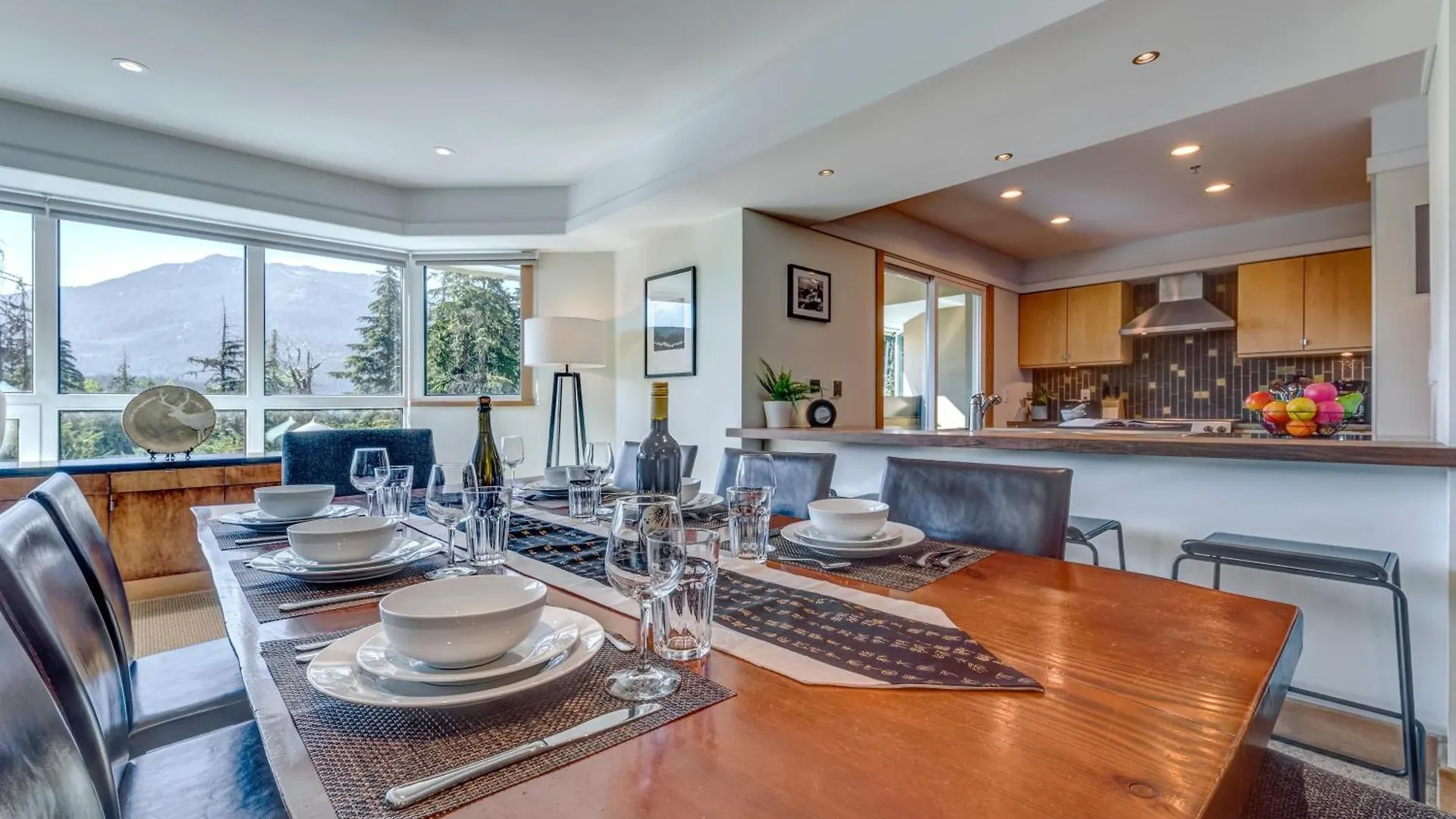 Le Chamois 504 - Upper Village Whistler 0*,